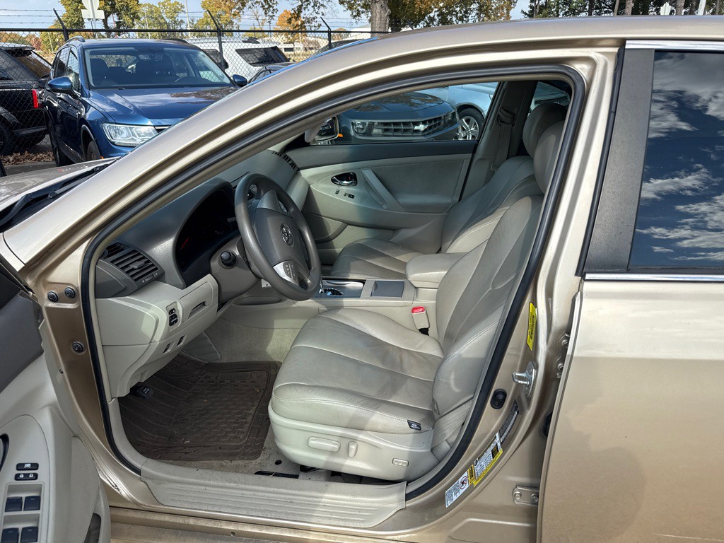 2010 Toyota Camry Image 9