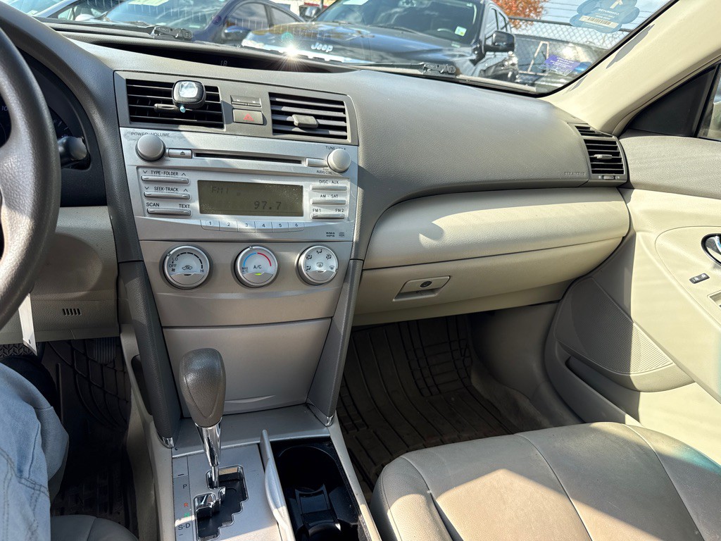 2010 Toyota Camry Image 11