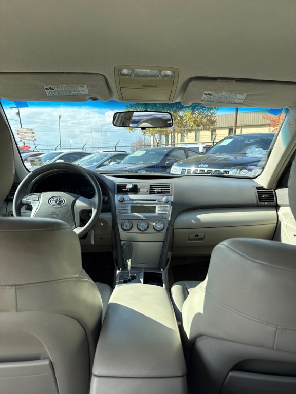 2010 Toyota Camry Image 16