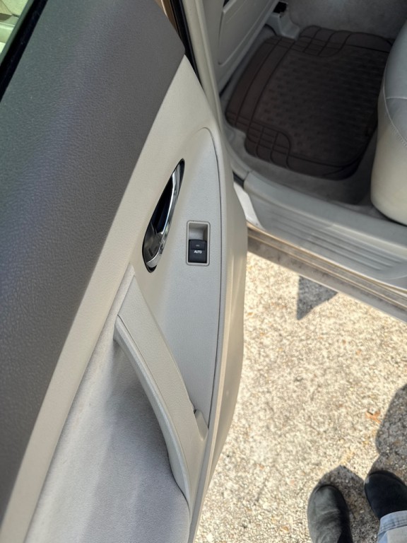 2010 Toyota Camry Image 18