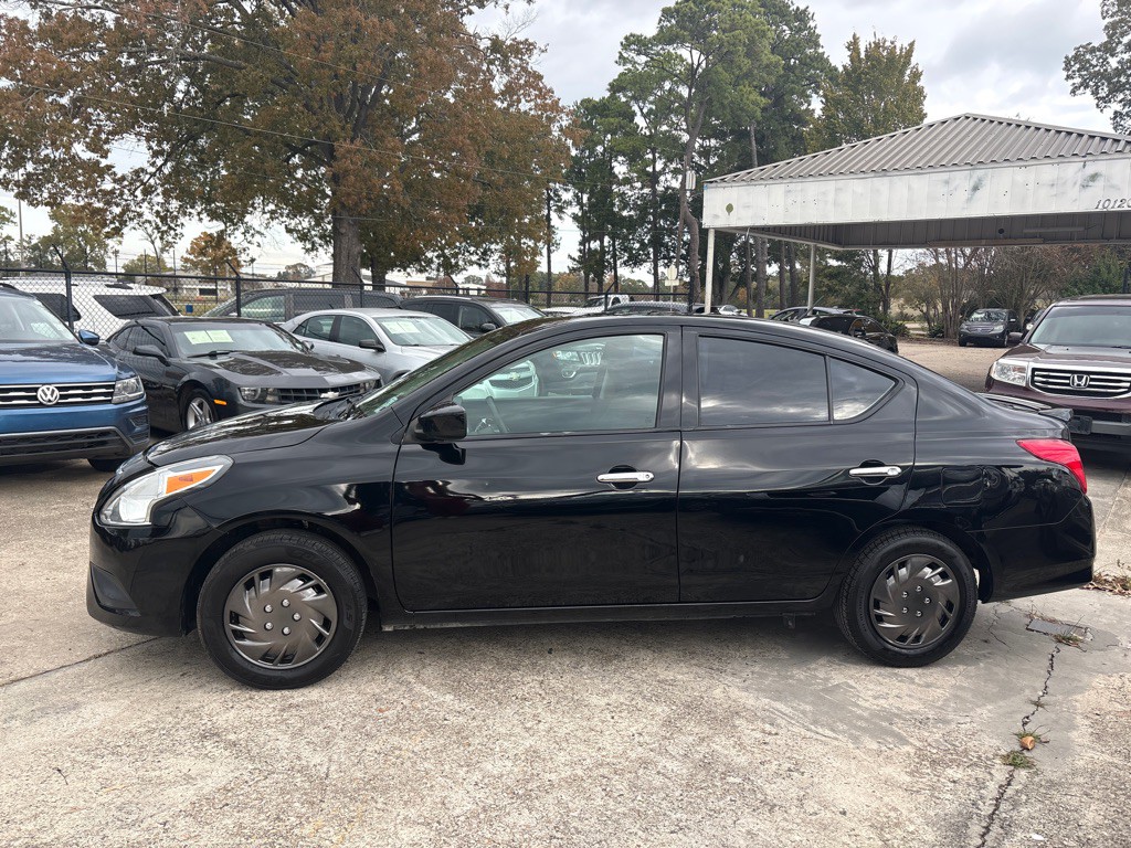 2019 Nissan Versa Image 2