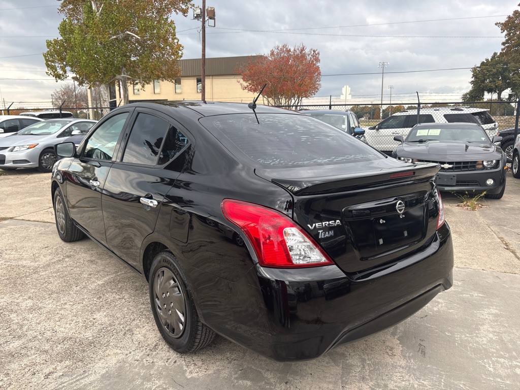 2019 Nissan Versa Image 3