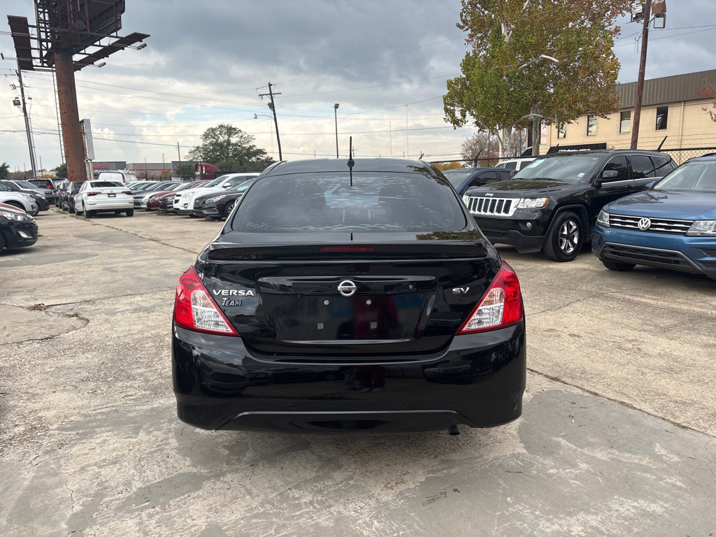 2019 Nissan Versa Image 4