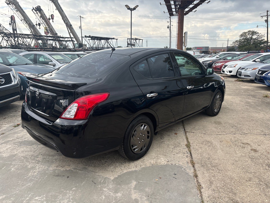 2019 Nissan Versa Image 5