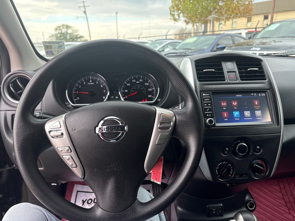 2019 Nissan Versa Image 10