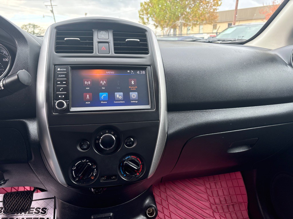 2019 Nissan Versa Image 11