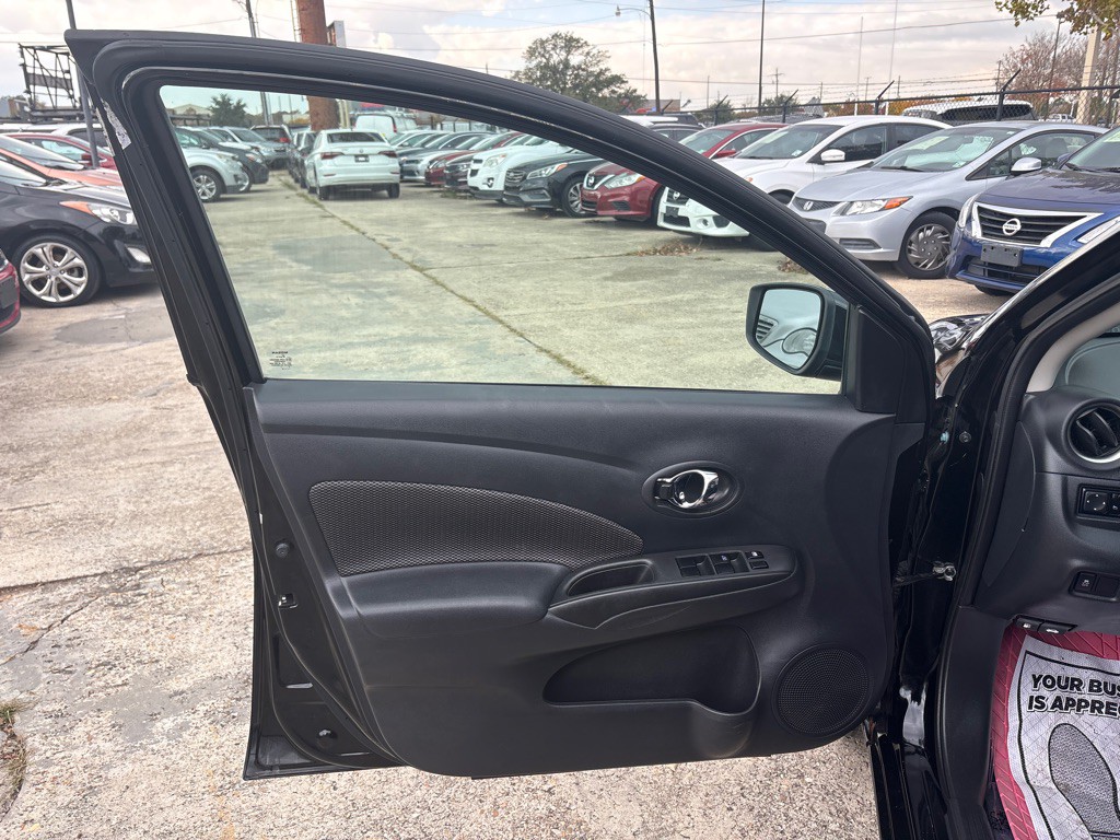 2019 Nissan Versa Image 14
