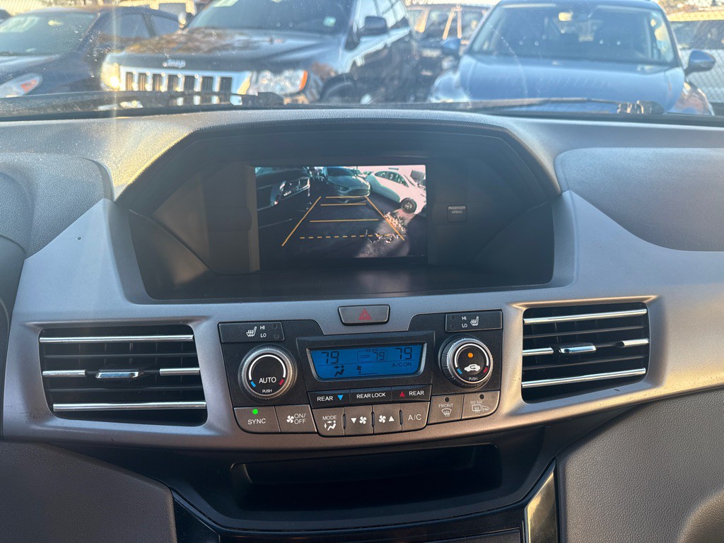 2012 Honda Odyssey Image 16