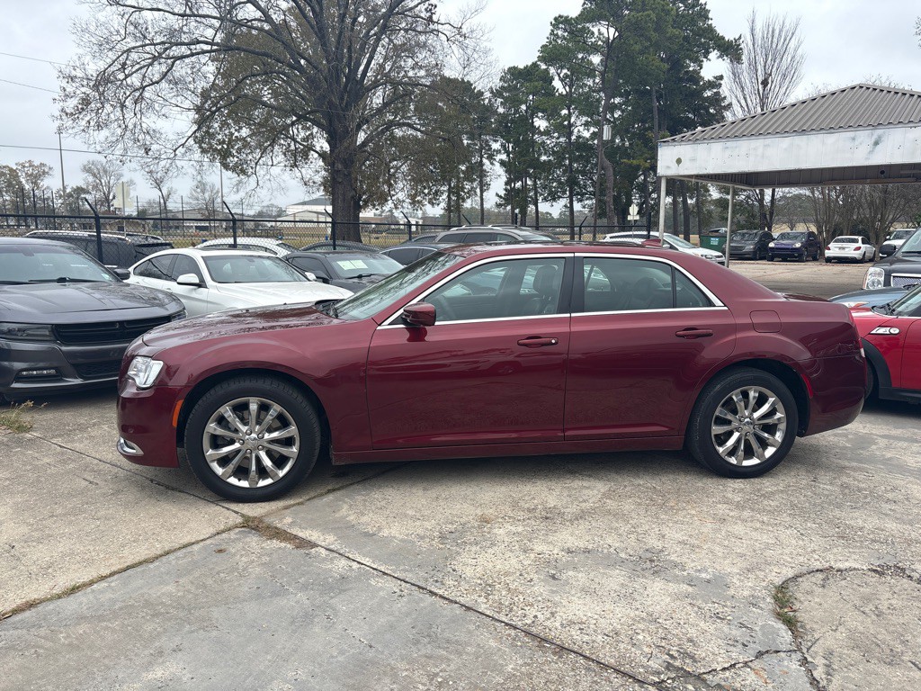 2015 Chrysler 300 Image 2