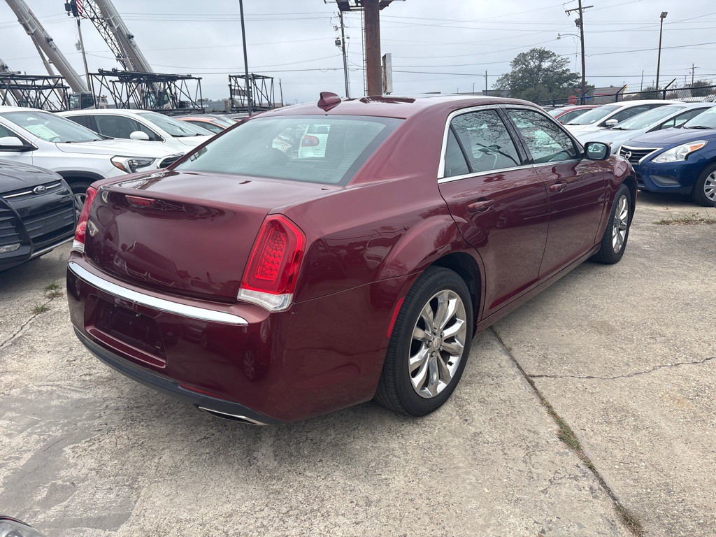 2015 Chrysler 300 Image 5