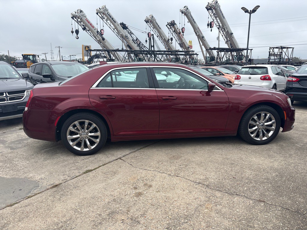 2015 Chrysler 300 Image 6