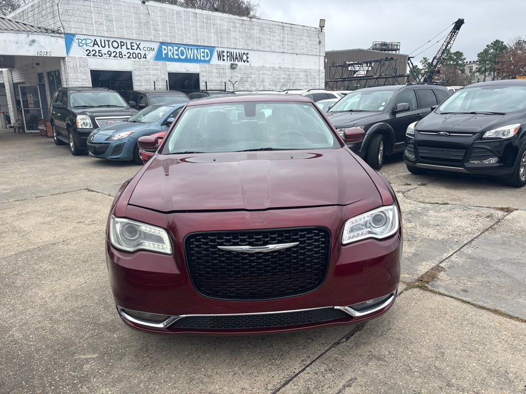 2015 Chrysler 300 Image 8