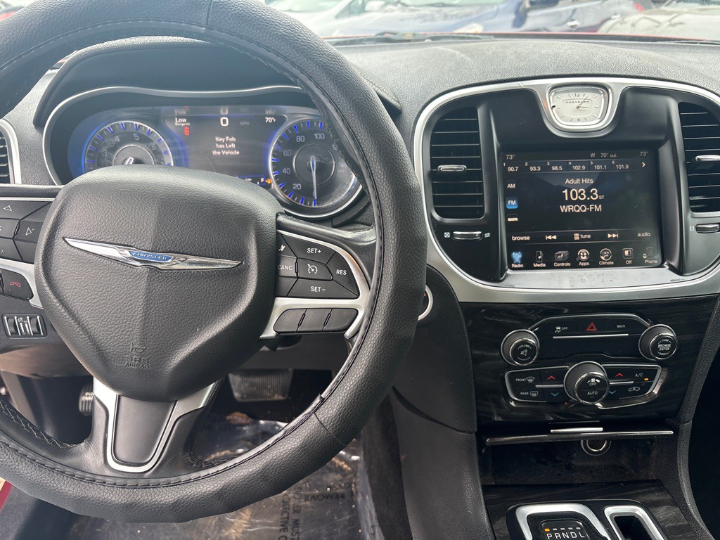 2015 Chrysler 300 Image 10