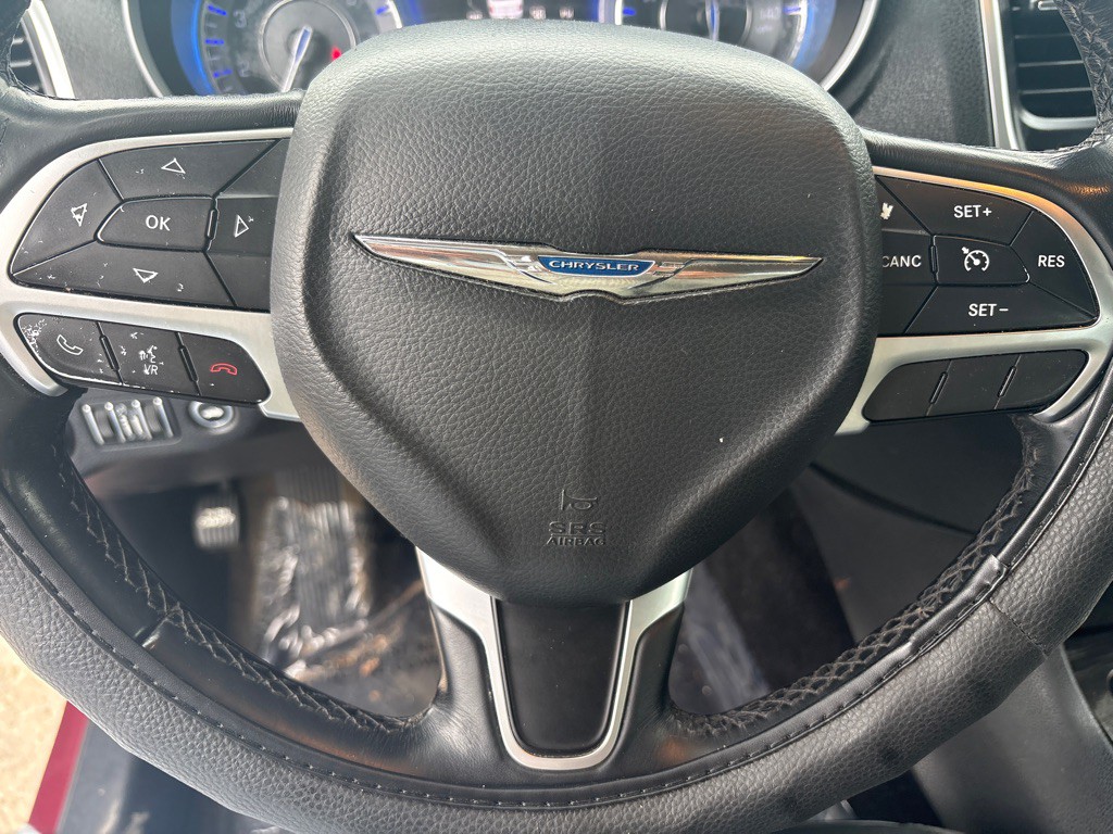 2015 Chrysler 300 Image 13