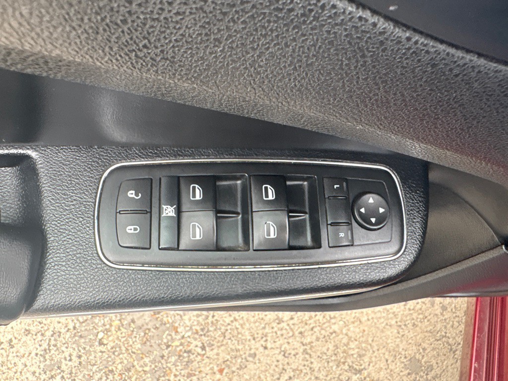 2015 Chrysler 300 Image 15