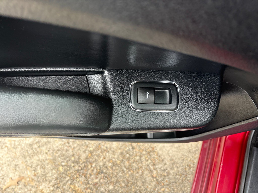 2015 Chrysler 300 Image 19