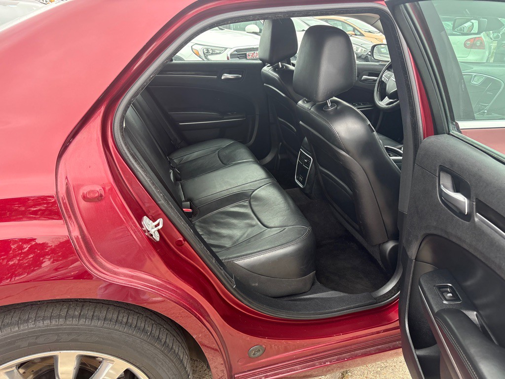 2015 Chrysler 300 Image 20
