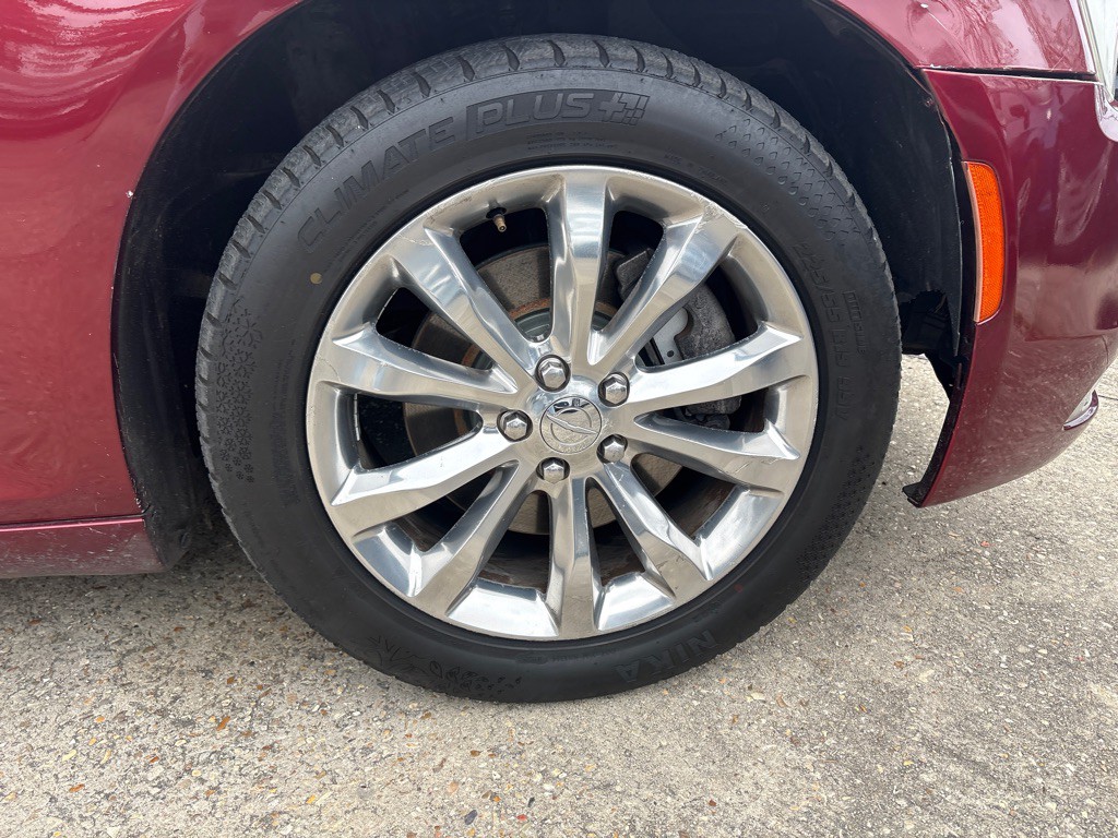 2015 Chrysler 300 Image 27