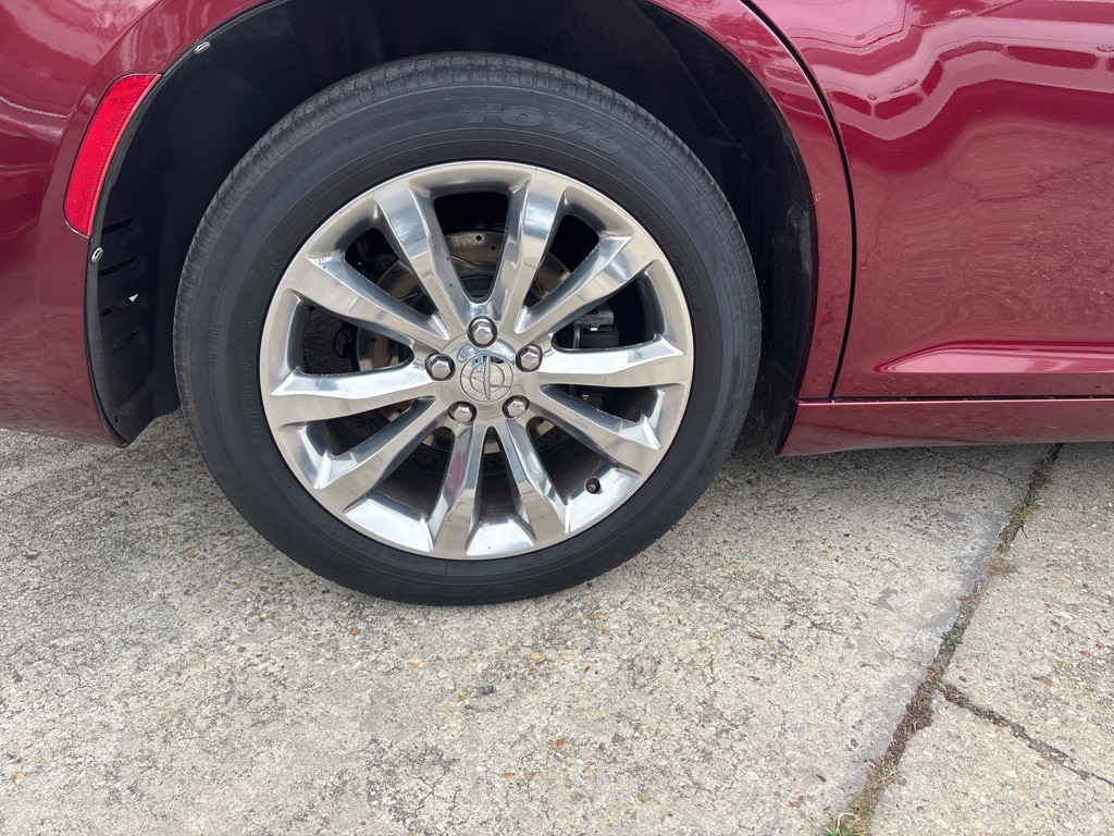2015 Chrysler 300 Image 29