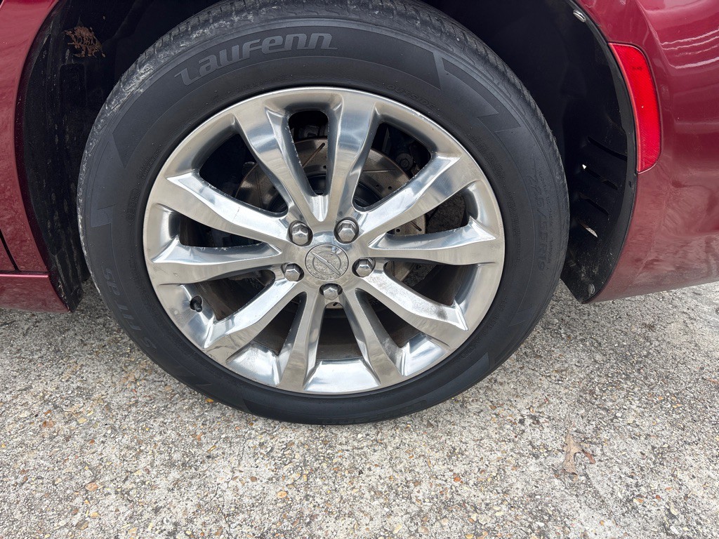 2015 Chrysler 300 Image 31