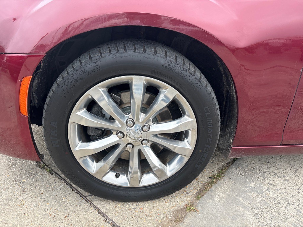2015 Chrysler 300 Image 33