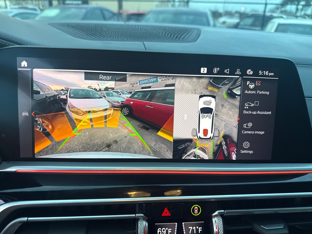 2020 BMW X7 Image 16