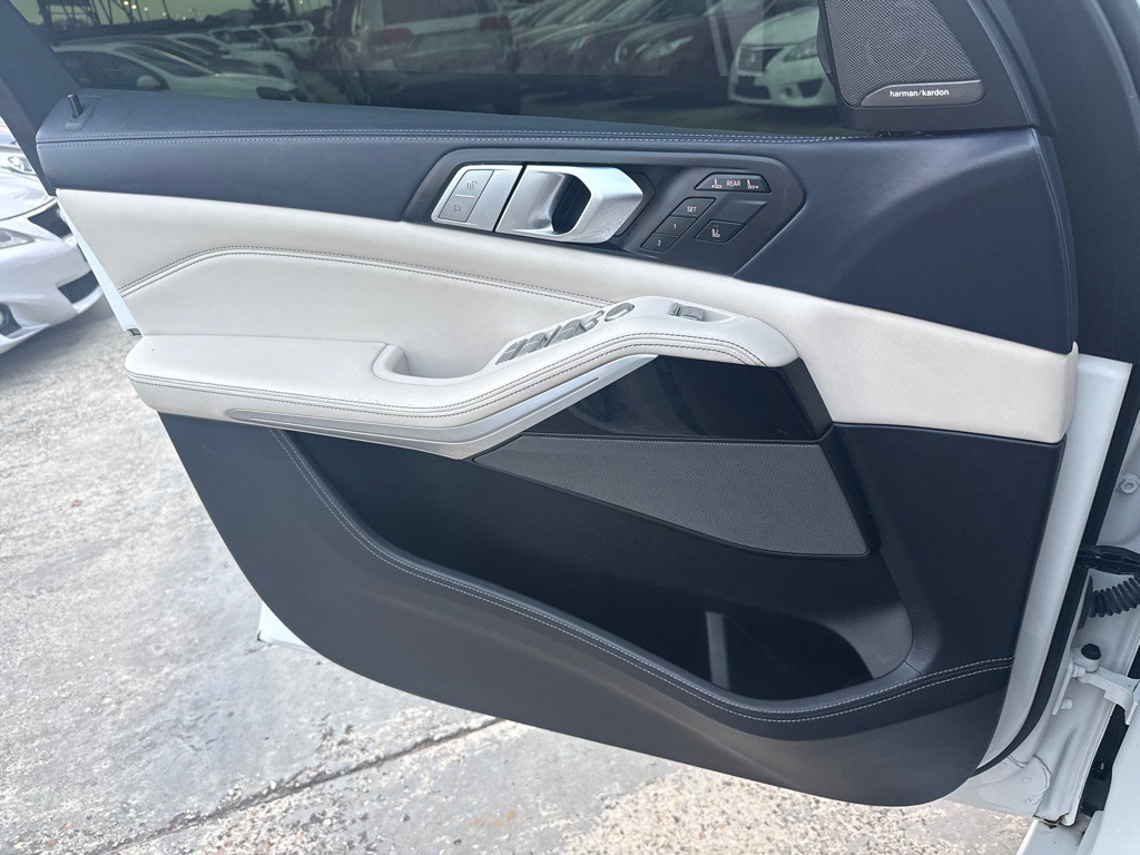 2020 BMW X7 Image 21