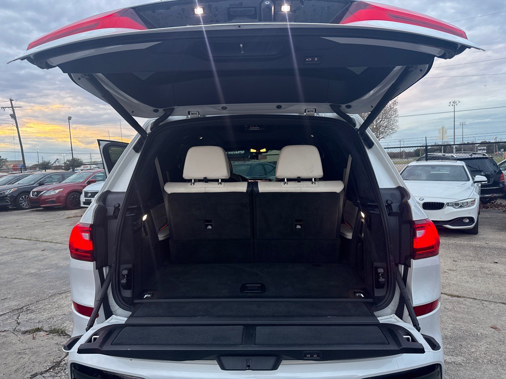 2020 BMW X7 Image 27