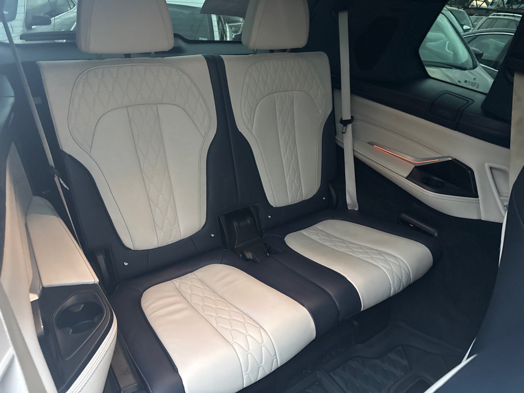 2020 BMW X7 Image 30