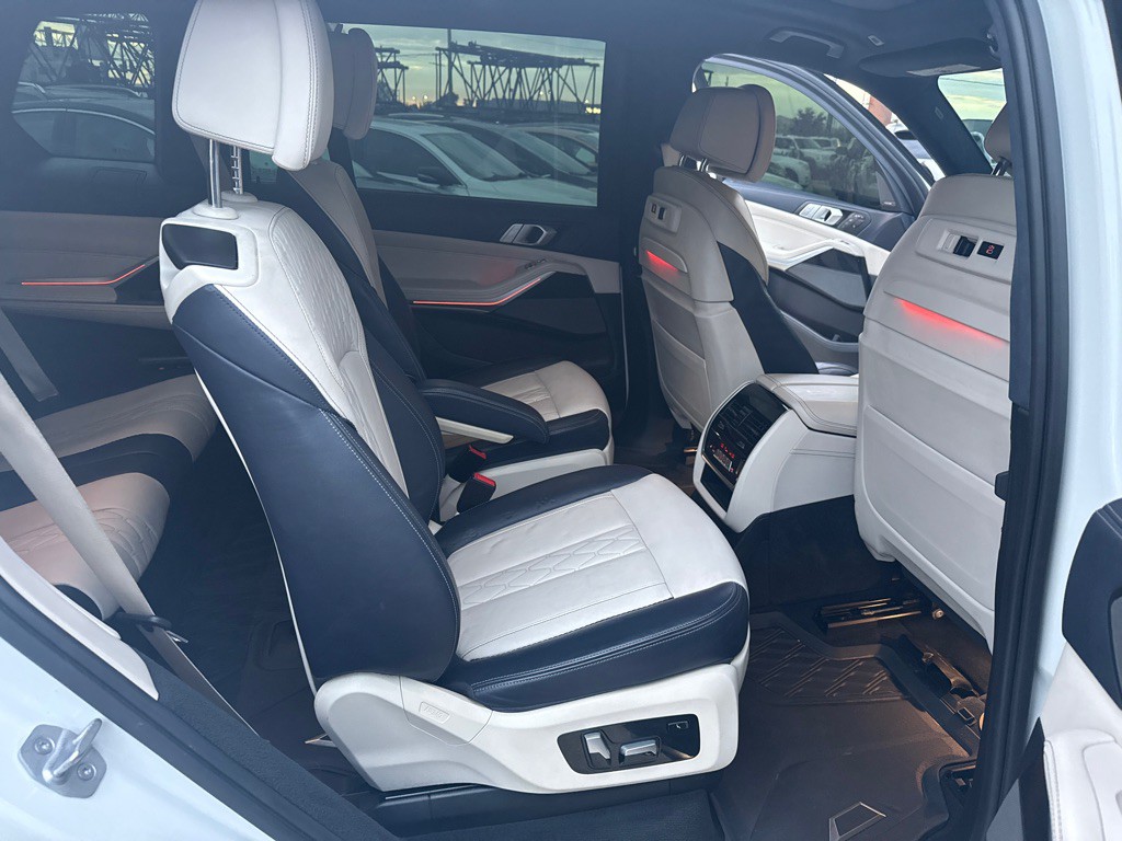 2020 BMW X7 Image 31