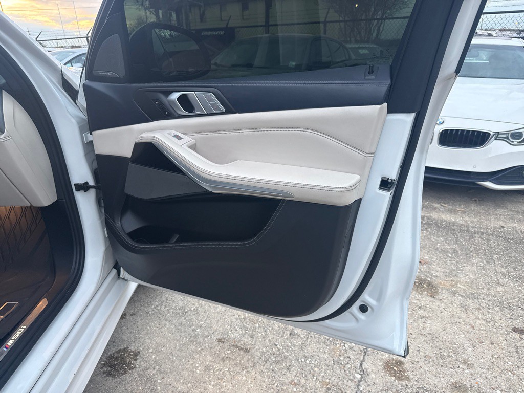 2020 BMW X7 Image 35