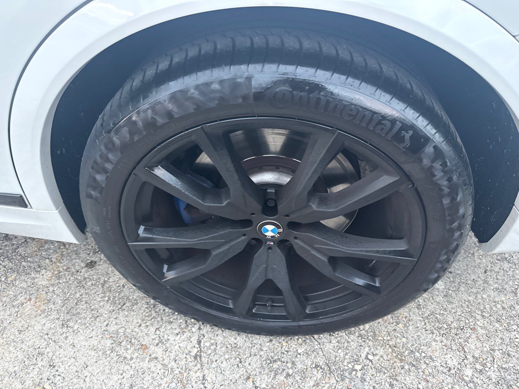 2020 BMW X7 Image 38