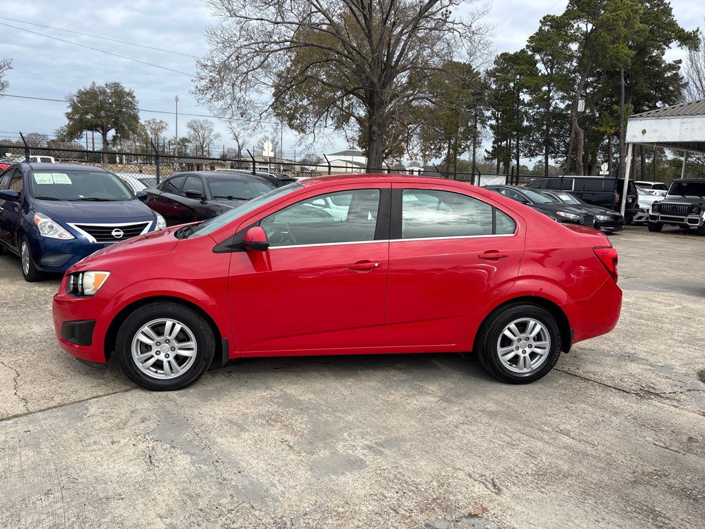 2015 Chevrolet Sonic Image 2