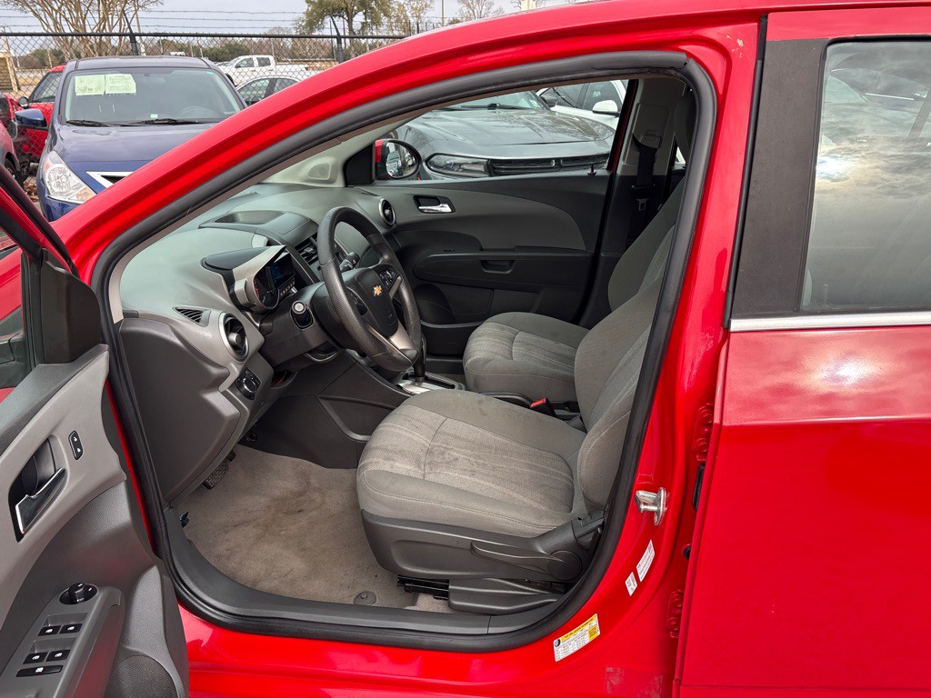 2015 Chevrolet Sonic Image 9