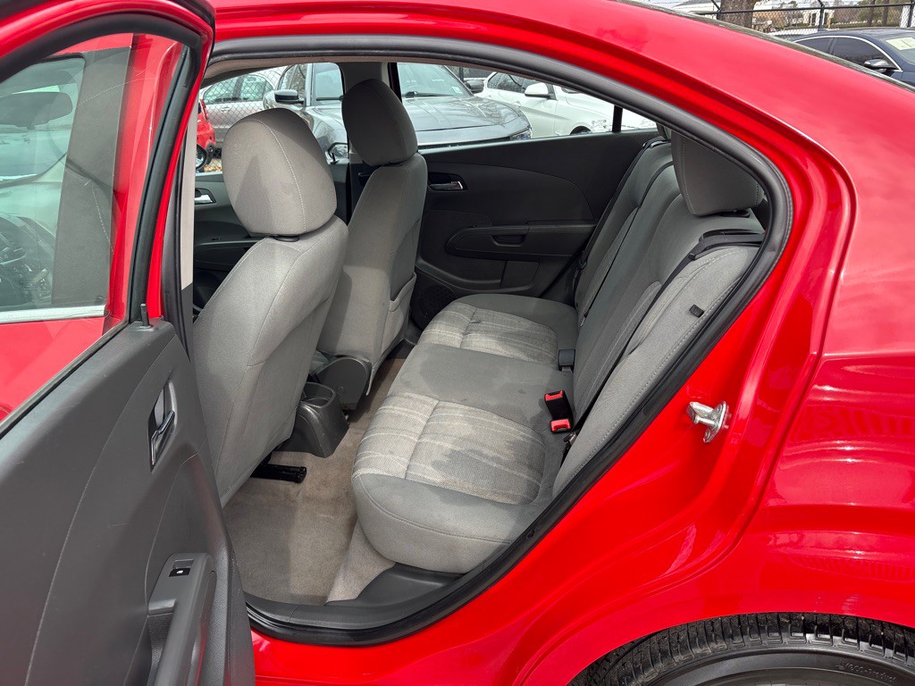 2015 Chevrolet Sonic Image 15