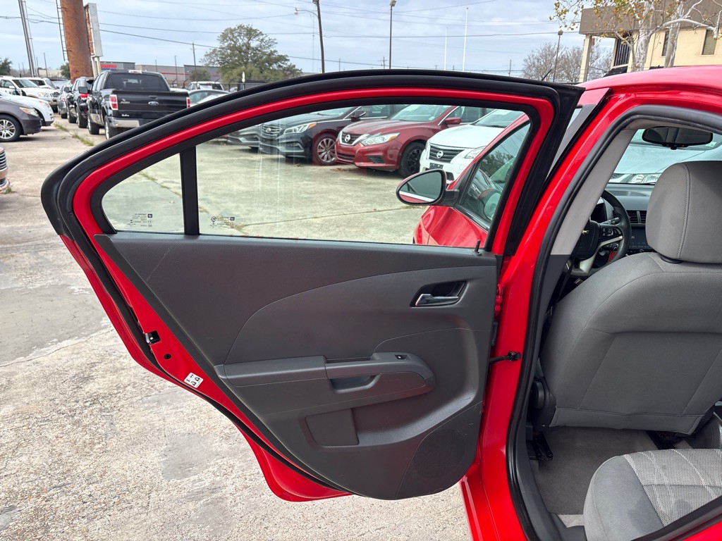 2015 Chevrolet Sonic Image 17