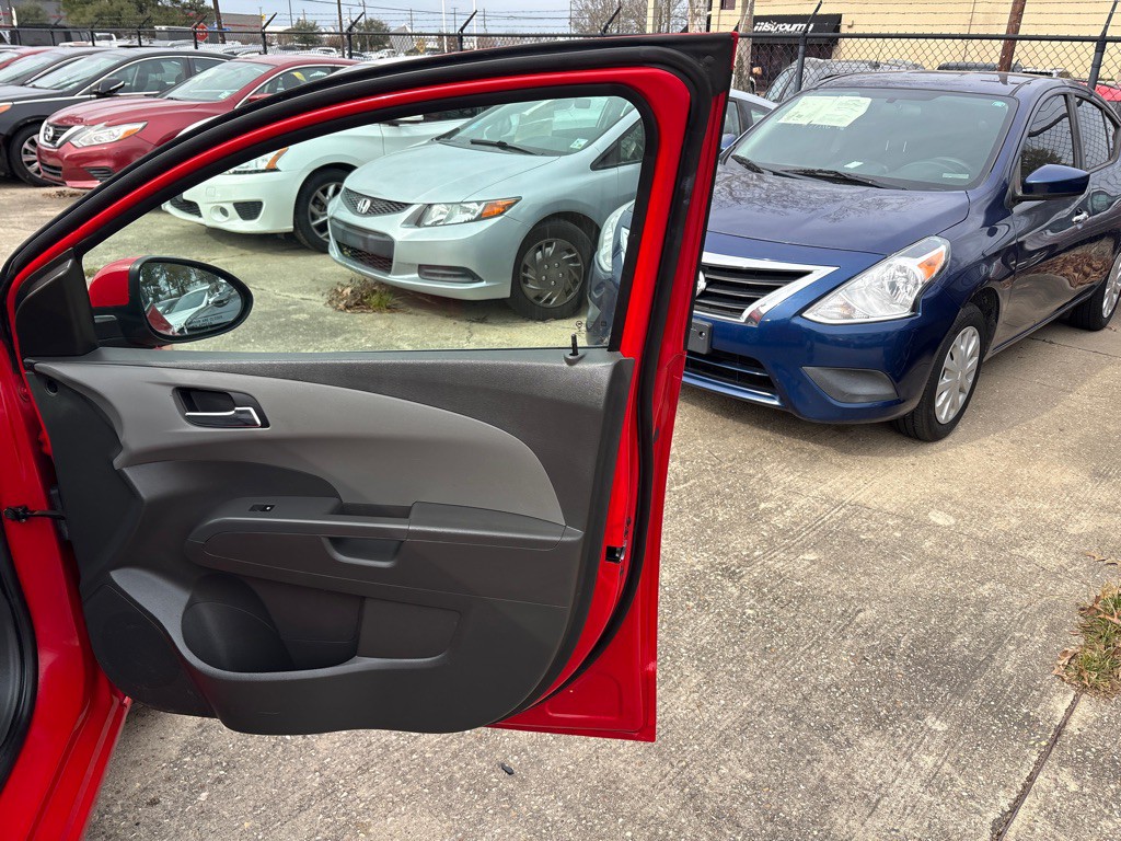 2015 Chevrolet Sonic Image 24