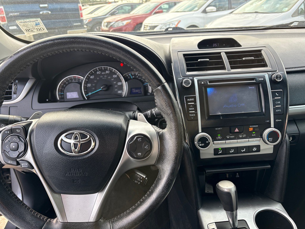 2013 Toyota Camry Image 10