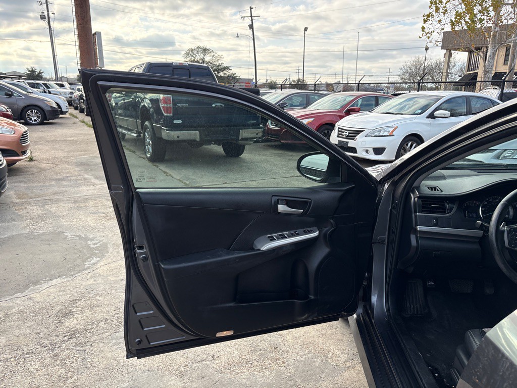 2013 Toyota Camry Image 14