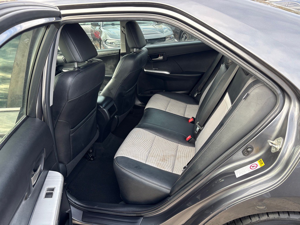 2013 Toyota Camry Image 16