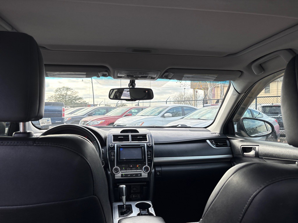 2013 Toyota Camry Image 17