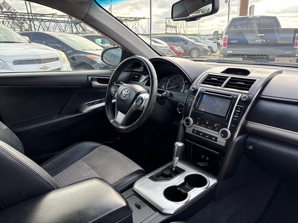2013 Toyota Camry Image 24
