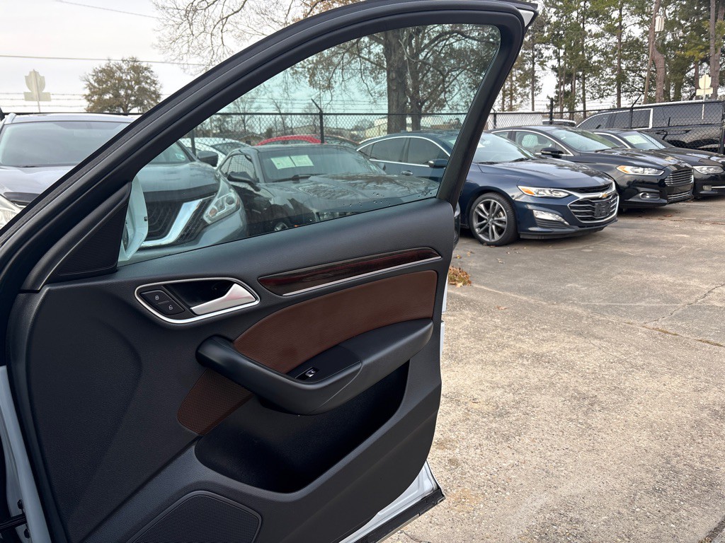 2016 Audi Q3 Image 28