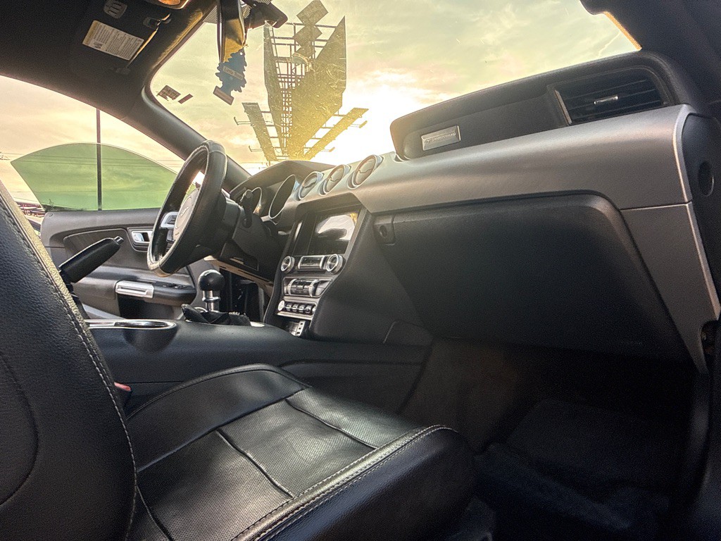 2018 Ford Mustang Image 17