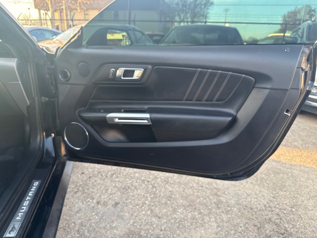 2018 Ford Mustang Image 18