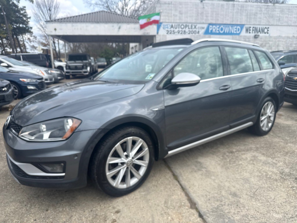 2017 Volkswagen Golf Image 1