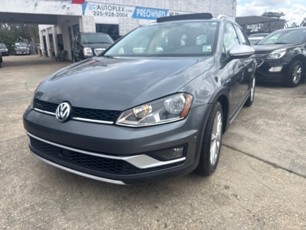 2017 Volkswagen Golf Image 2