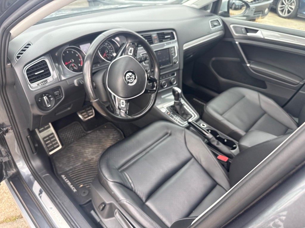 2017 Volkswagen Golf Image 11