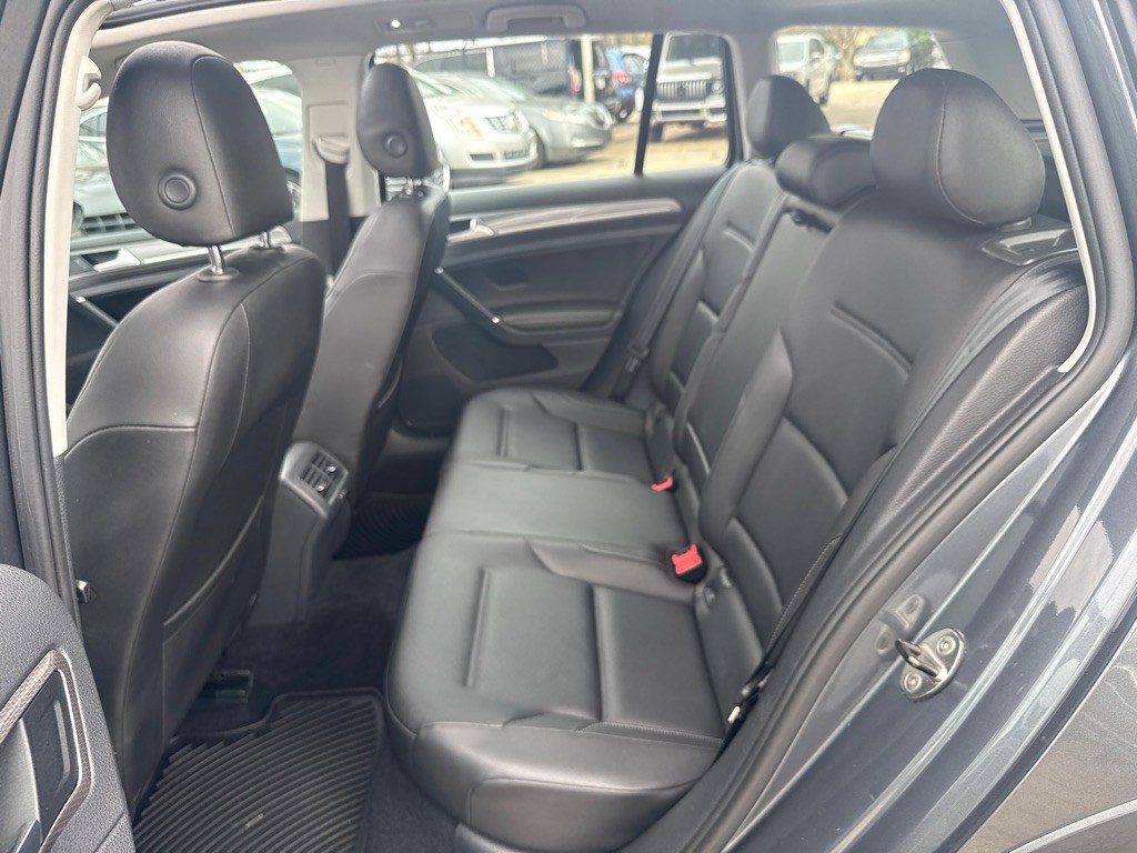 2017 Volkswagen Golf Image 12