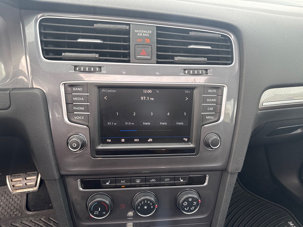 2017 Volkswagen Golf Image 15